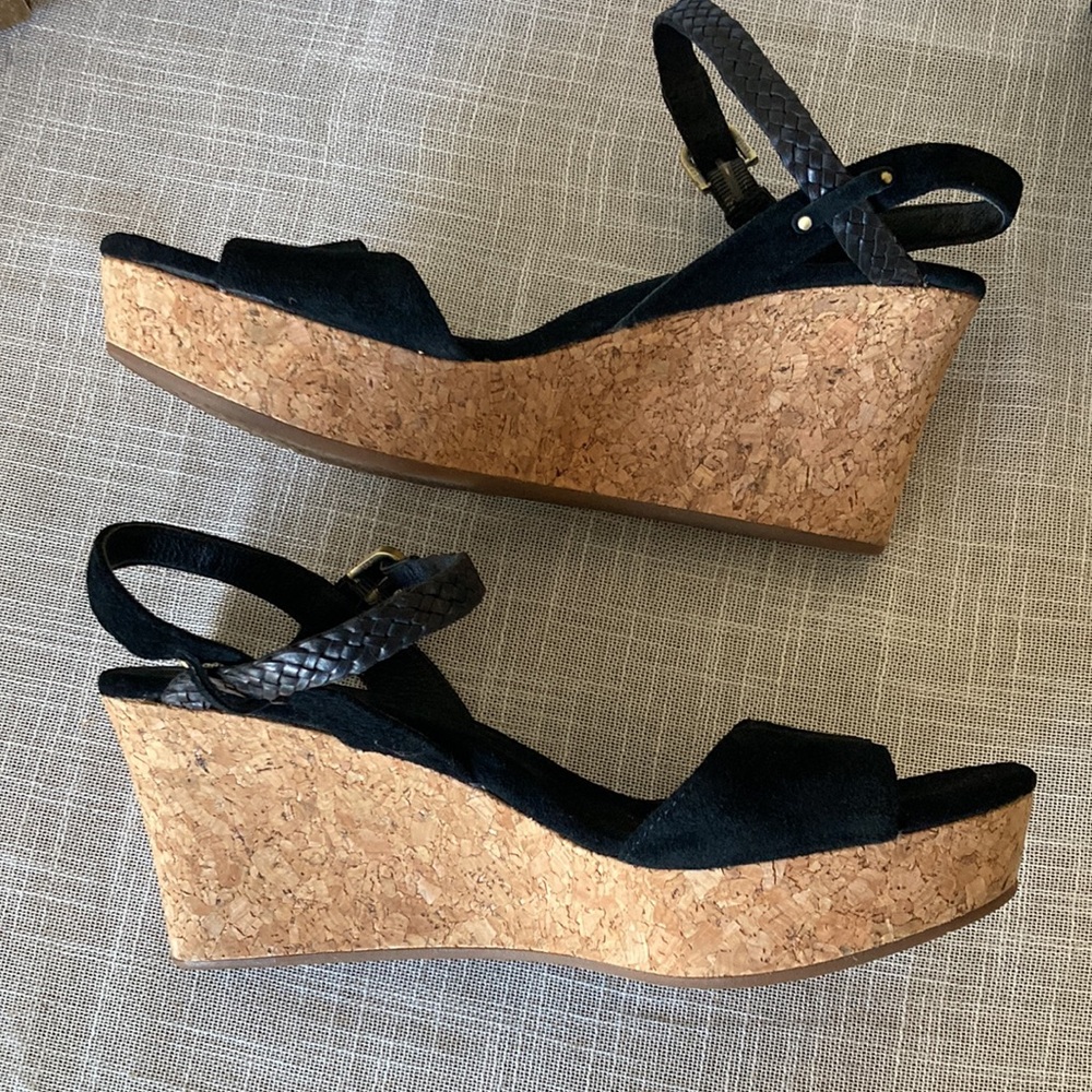 Ugg Wedge size 9.5 - Picture 2 of 8